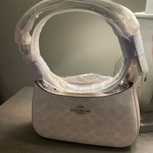 Coach Women's White/Cream Shoulder Bag